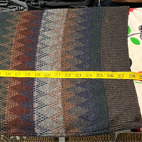 Jantzen Classics 100% Acrylic V-Neck Sweater - Picture 6 of 7